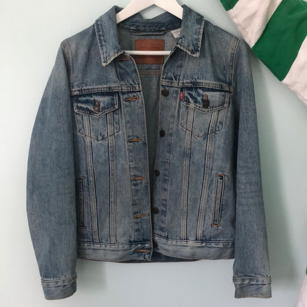 levi’s light wash jean jacket